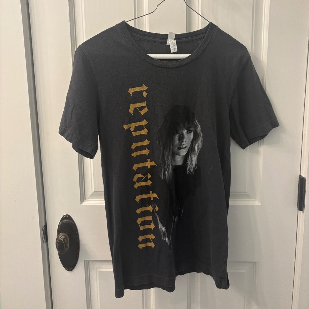Official Taylor Swift Reputation Concert Tee